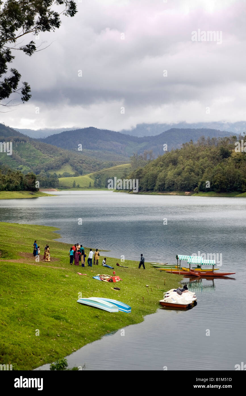 Kundala See mit mit Bootfahren Einrichtungen ein Ideal Picknick vor Ort inmitten von dichten Wäldern und Hügeln Idukki Kerala Indien Stockfoto