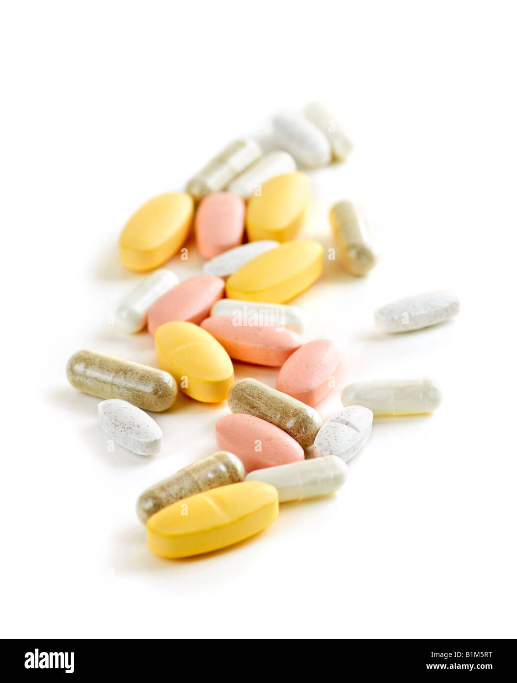 Mischung aus Vitaminen und pflanzliche Präparate auf weißem Hintergrund Stockfoto