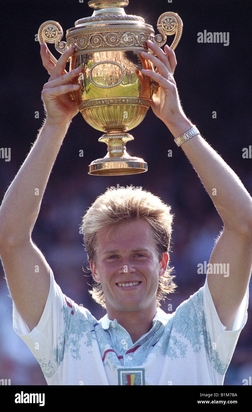 Herren Einzel-Sieger Stefan Edberg bei Wimbledon Lawn Tennis Championships 1990 Stockfoto