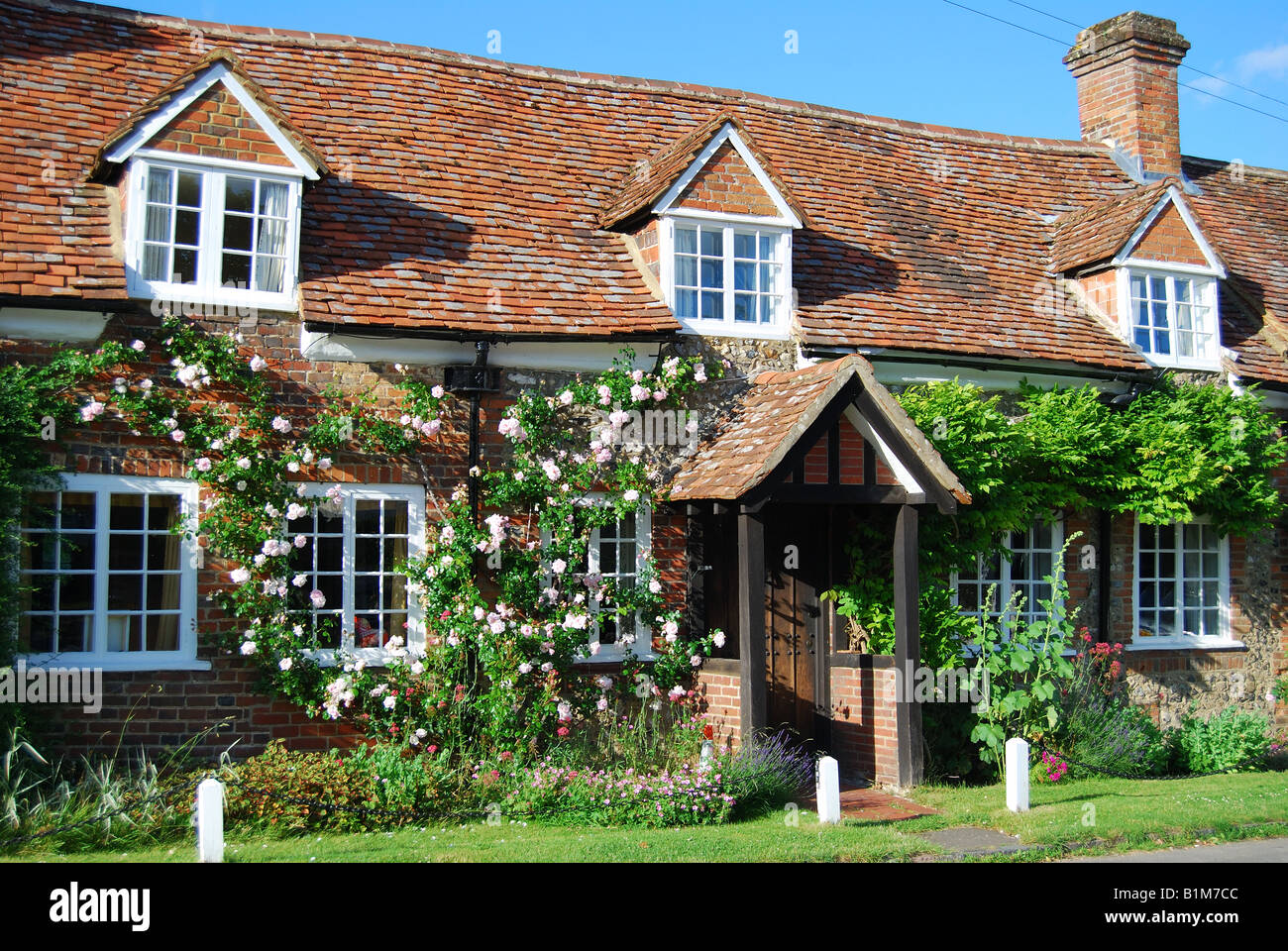Malerische Hütte im Dorf Zentrum, Turville, Buckinghamshire, England, Vereinigtes Königreich Stockfoto