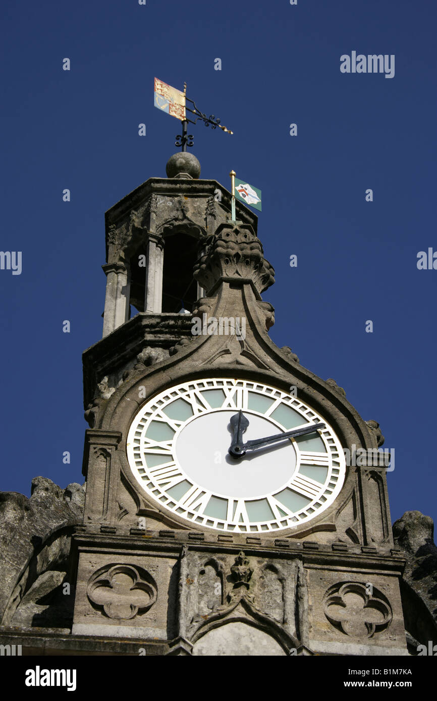 Stadt von Chichester, England. Das Ziffernblatt und Architektur an der Edward Story gebaut aus dem 16. Jahrhundert Chichester überqueren. Stockfoto