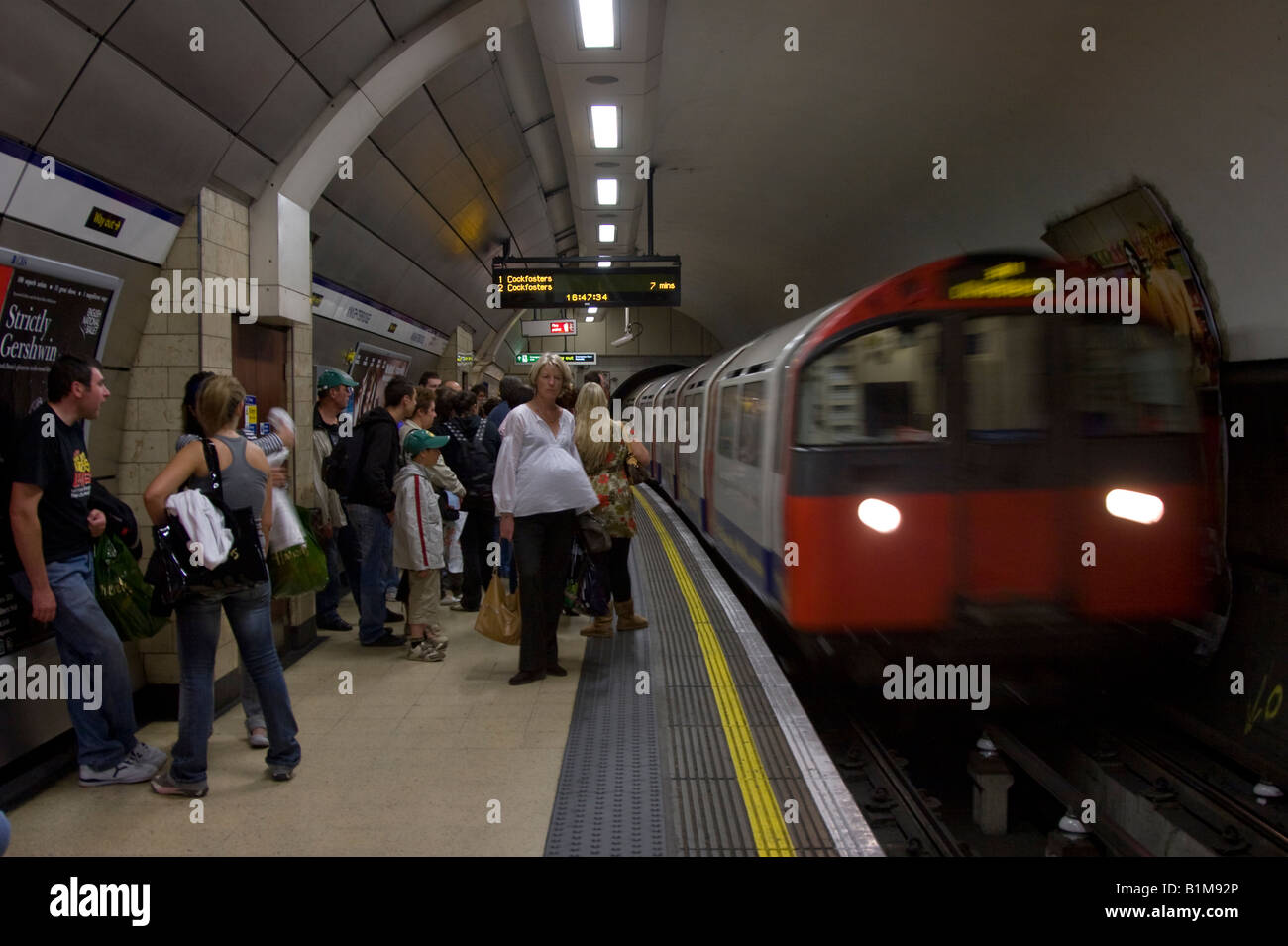 Piccadilly line - Knightsbridge Station - London Underground Stockfoto