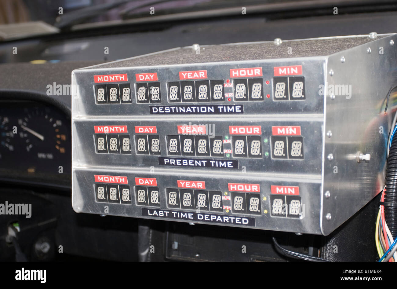 Zeitanzeige im Delorean verwendet in Motion Picture zurück in die Zukunft 3 am Leicester Square in London anzeigen Stockfoto
