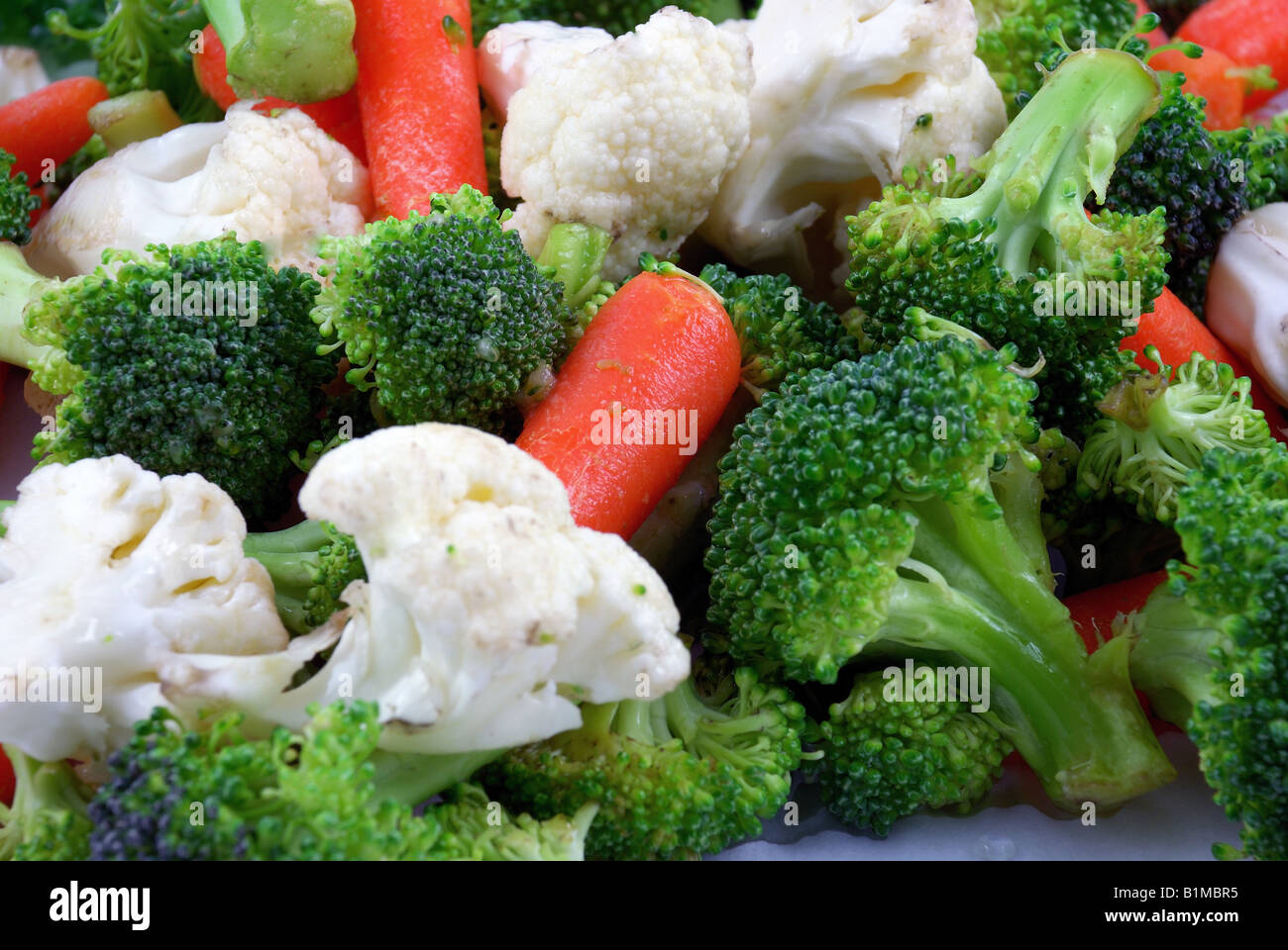 gemischtes Gemüse mit Brokkoli, Blumenkohl und Karotten Stockfoto