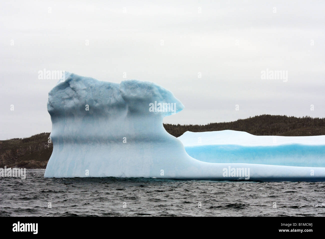 Riesiger Eisberg an der Zeuge Bucht im Atlantischen Ozean in der Nähe von Neufundland Stockfoto