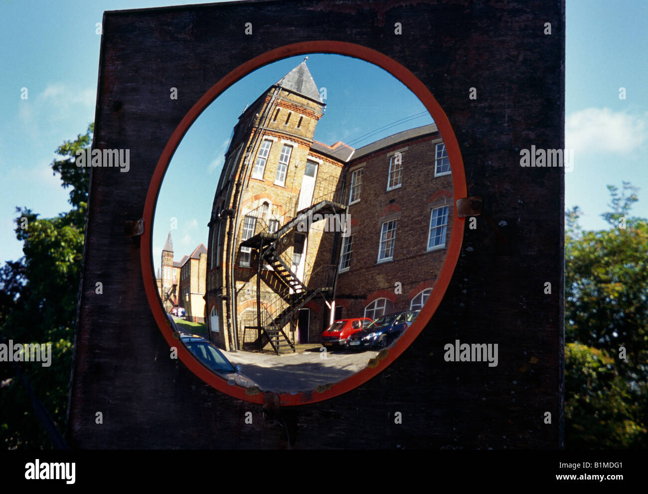 Sutton Krankenhaus Reflexion im konvexen Spiegel Stockfoto
