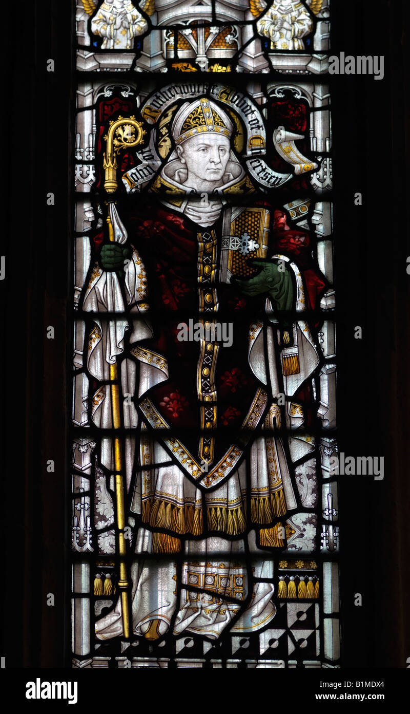 Buntglas-Fenster von Abt John de Rutherwick St. Nikolaus Kirche Great Bookham Surrey Stockfoto