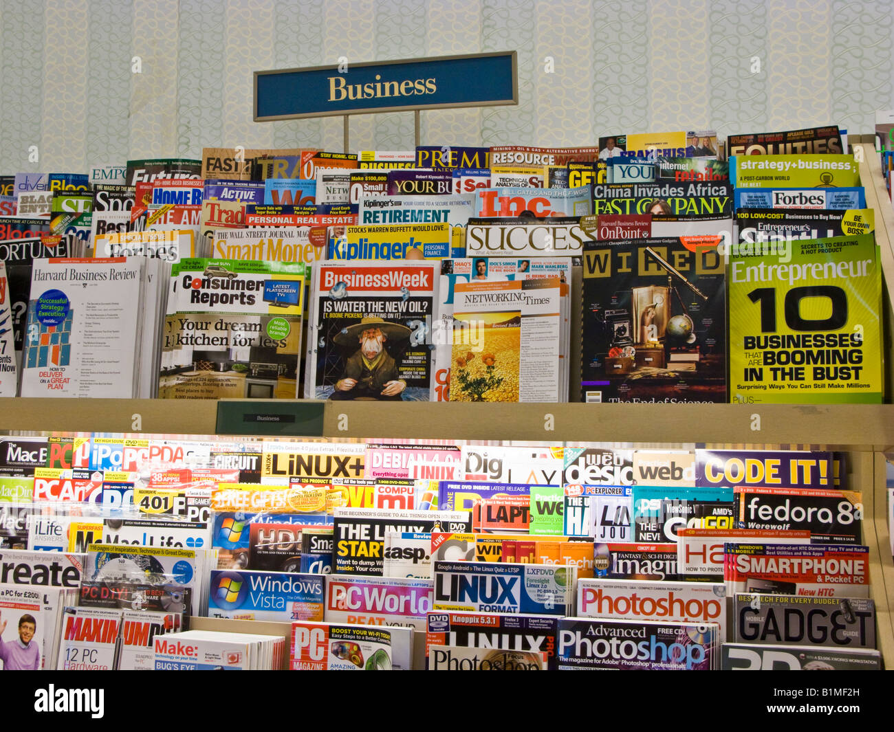 Barnes &amp; Noble Magazin und periodische rack Stockfoto