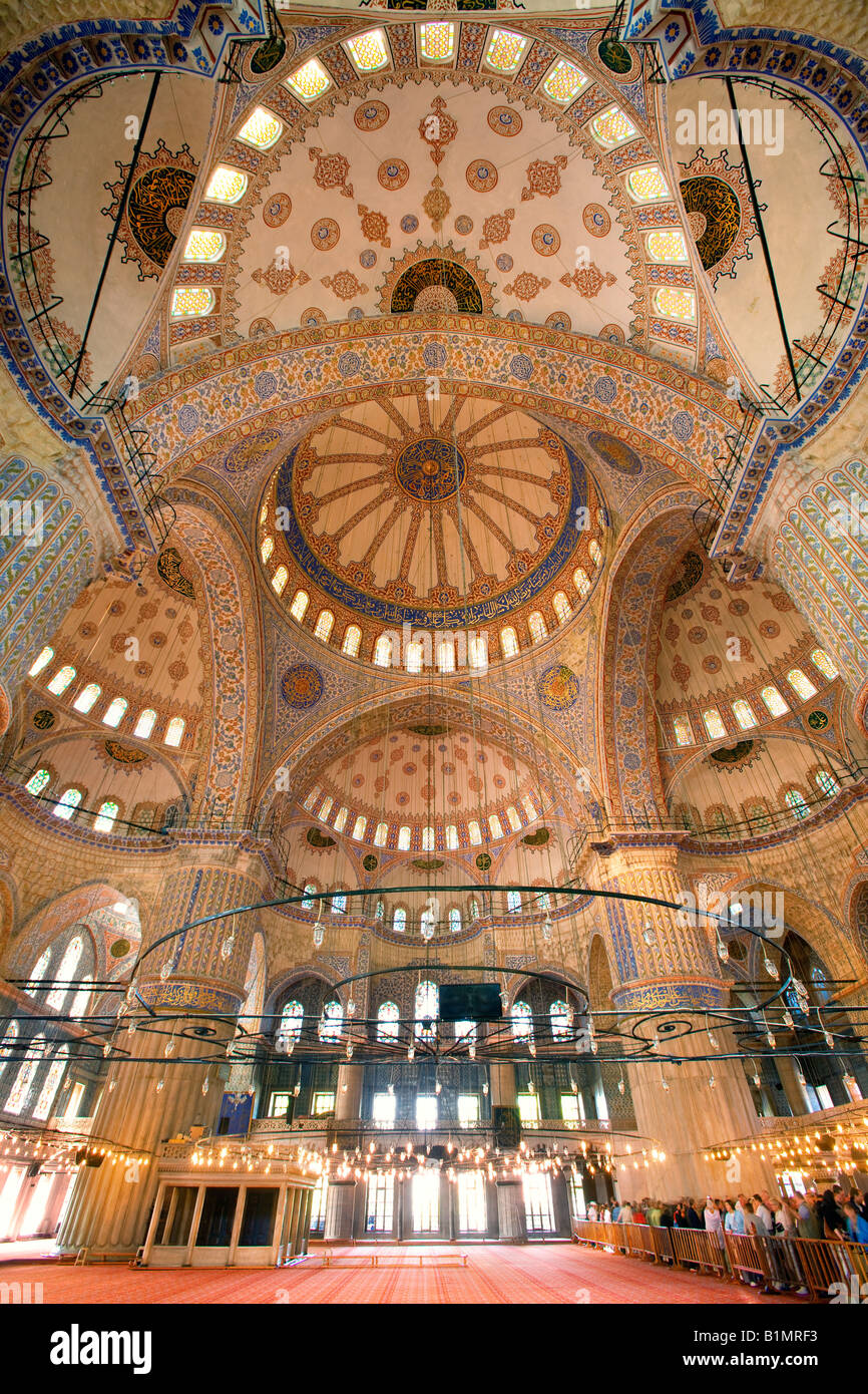 Der Innenraum der blauen Moschee in Istanbul Stockfoto