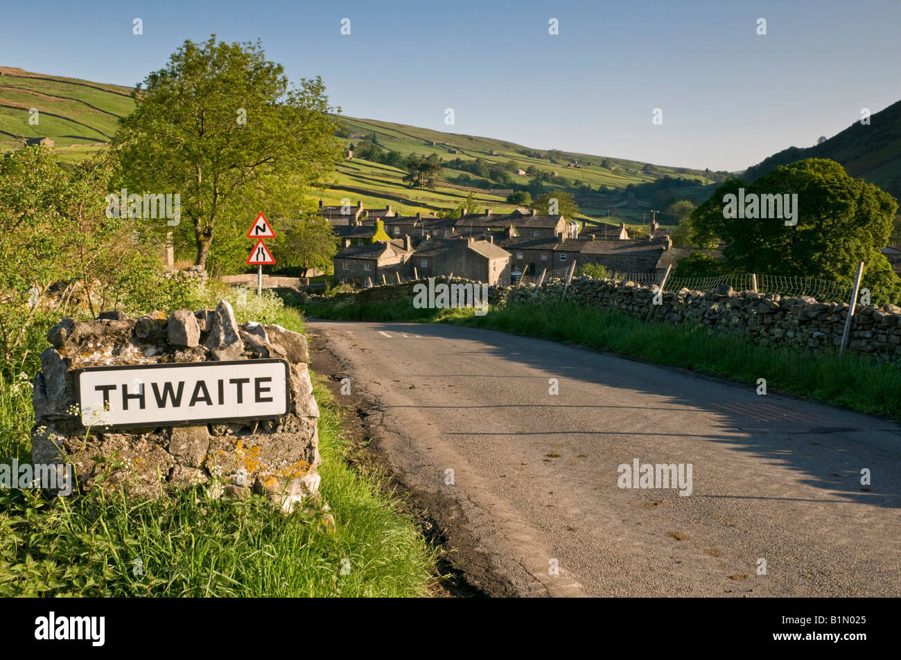 Eingang zum Dorf Thwaite im Swaledale, Yorkshire Dales National Park, England, UK Stockfoto