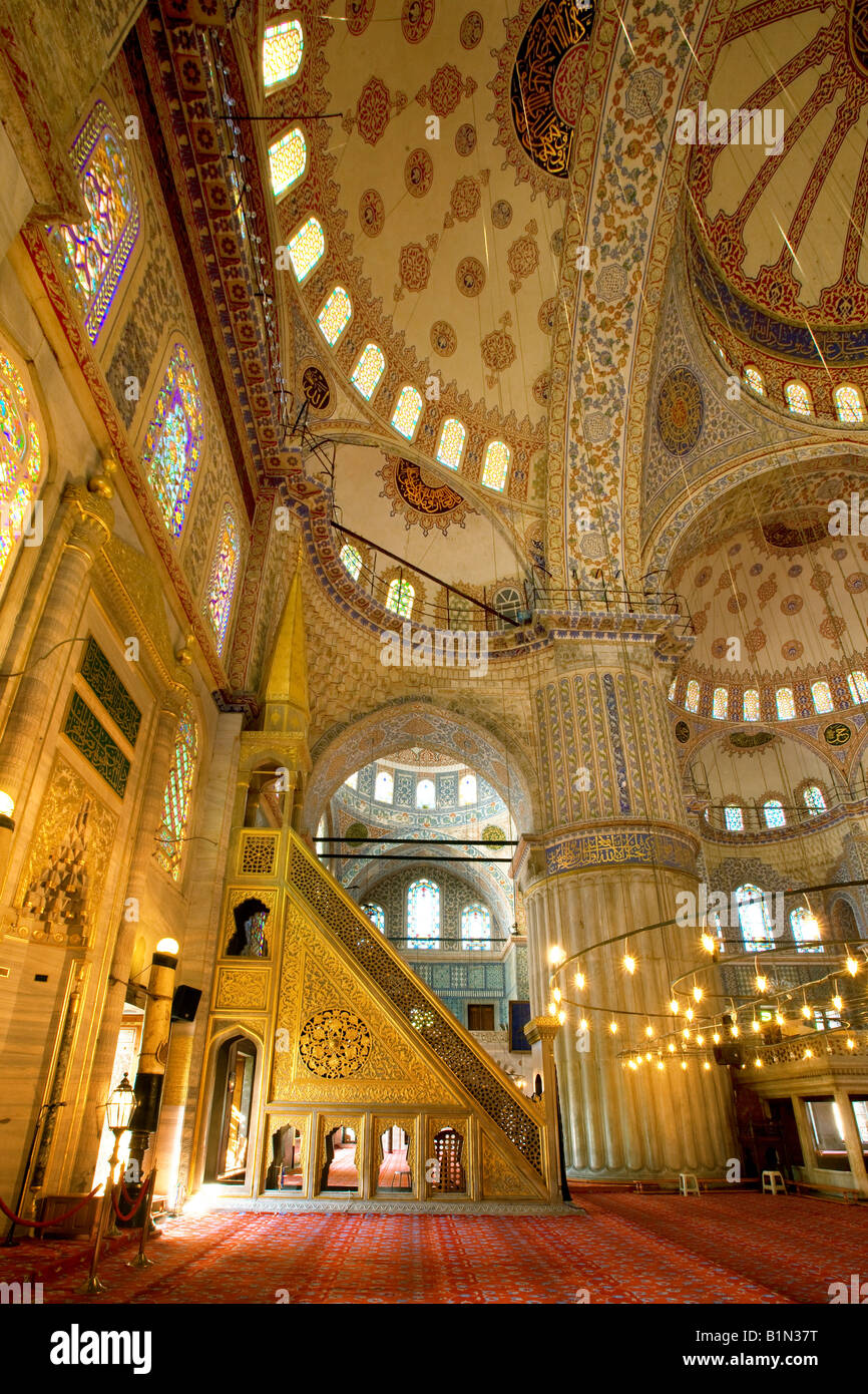 Der Innenraum der blauen Moschee in Istanbul Stockfoto