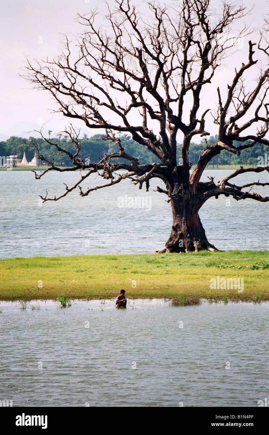 Myanmar Burma Amarapura Blick auf Lake Taungthaman aus U Bein Brücke Stockfoto