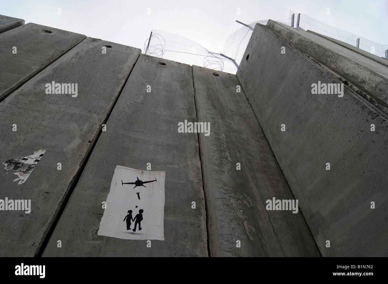 Ein Graffiti auf der umstrittenen "Sicherheitszaun", eine Mauer errichtet von den Israelis, sich von den Palästinensern trennen. Stockfoto