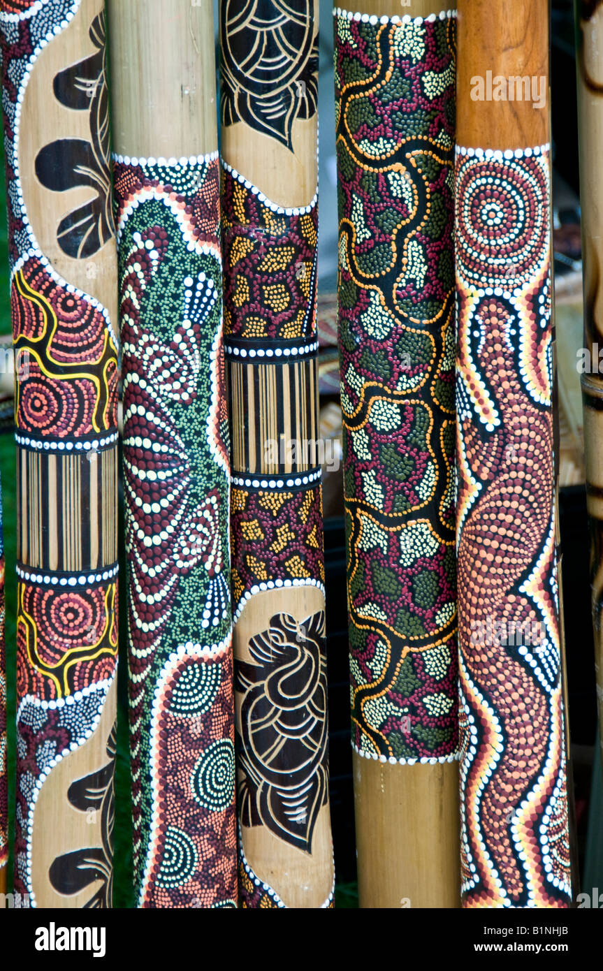 Reich verzierte Didgeridoo Rohre zum Verkauf an Handwerk Messe in England Stockfoto