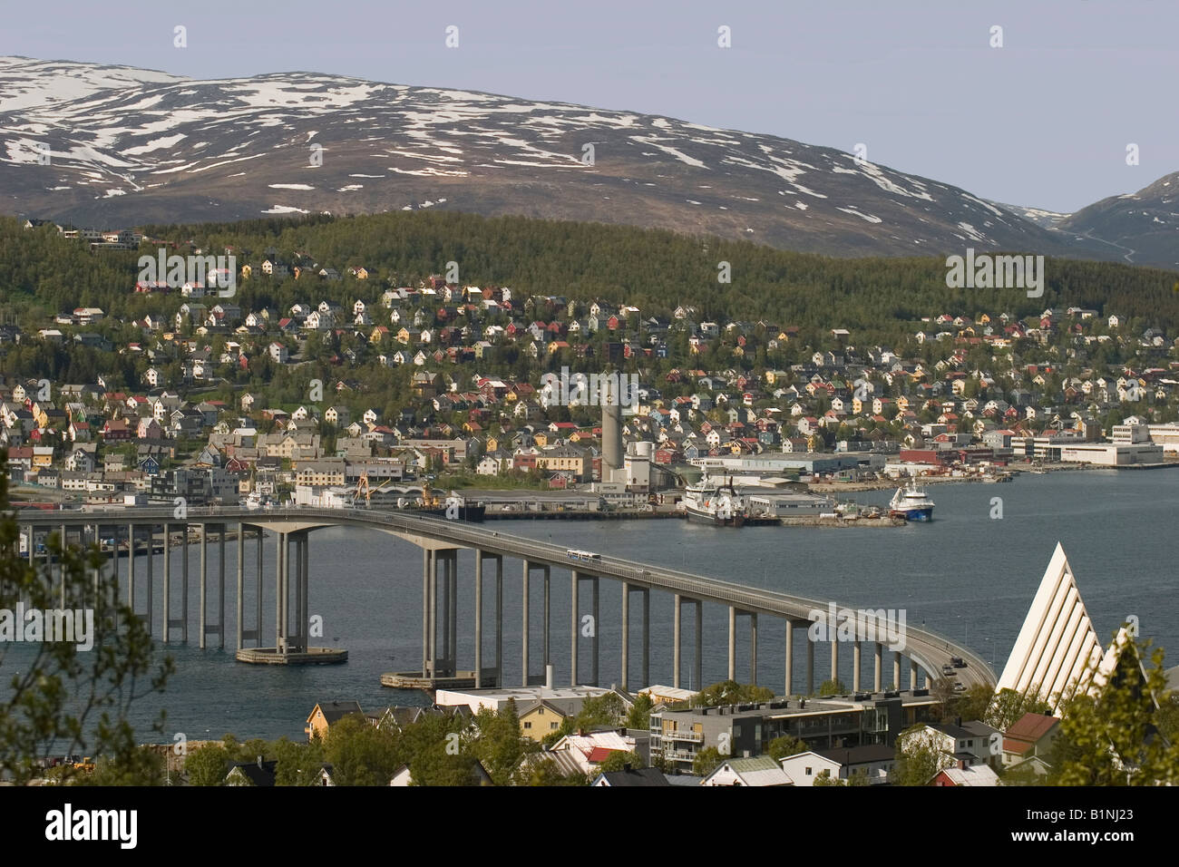 Norwegen-Tromsø Brücke & arktische Kathedrale Stockfoto