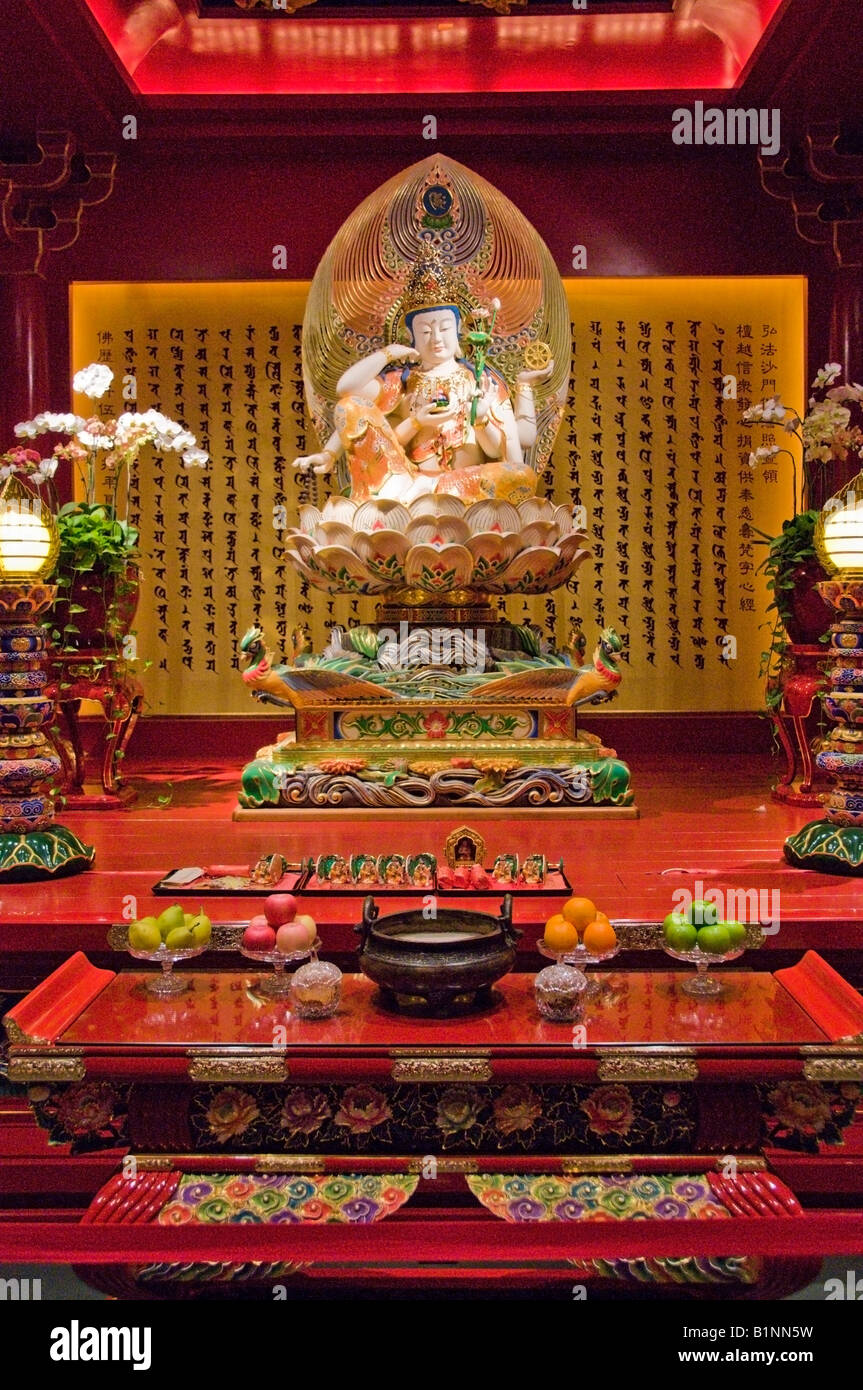 Buddha in New Buddha Tooth Relic Temple und Museum an der South Bridge Road in Singapur anzeigen Stockfoto