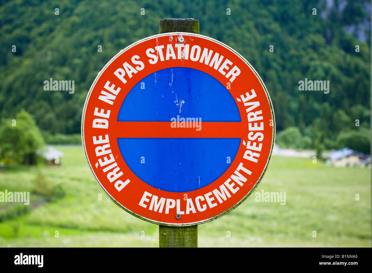 Reservierter Parkplatz Zeichen in Frankreich Stockfoto