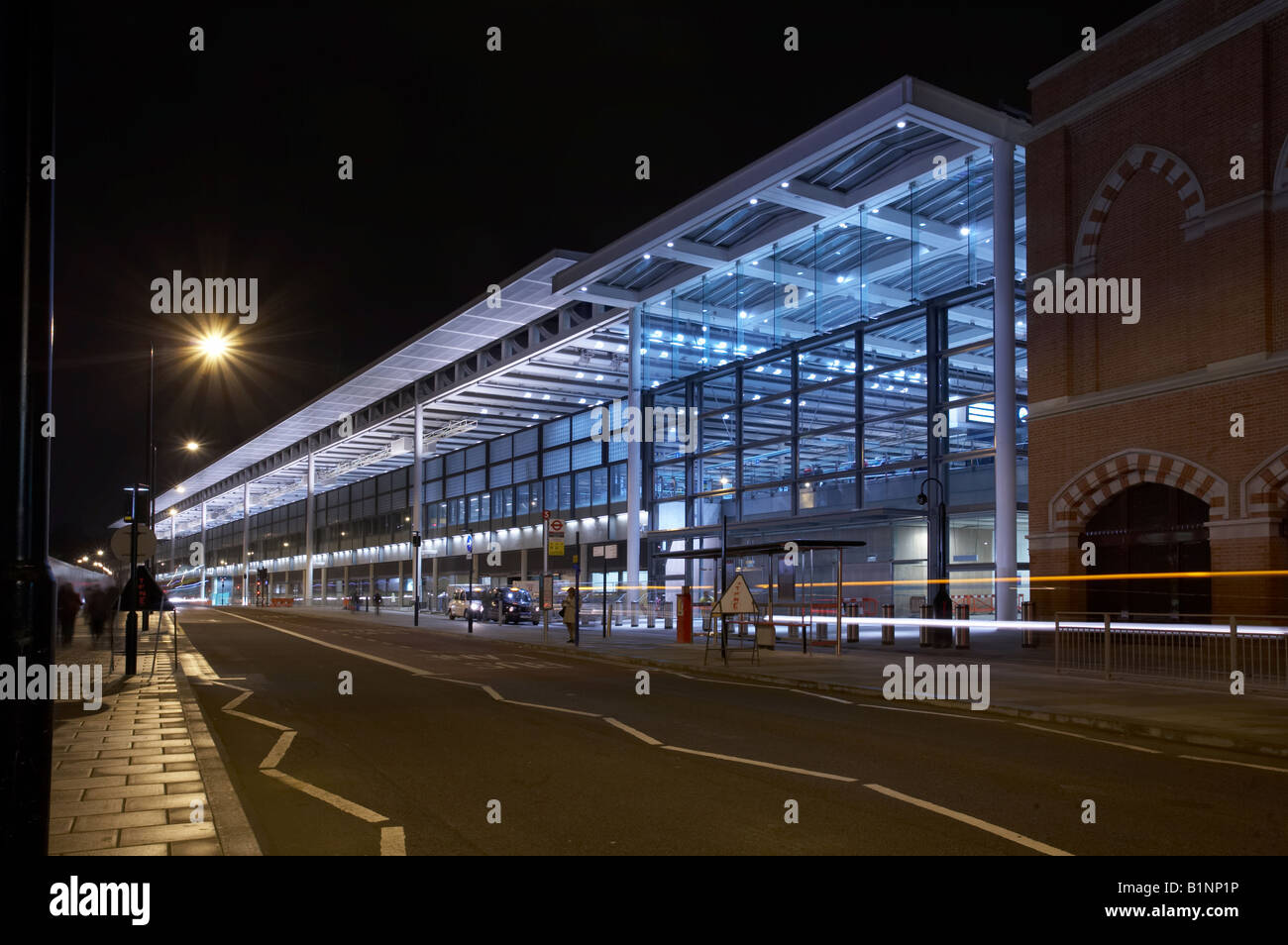 St Pancras International Eurostar terminal-Gebäude im Außenbereich Nacht-Bahnhof Kings Cross London England UK Stockfoto