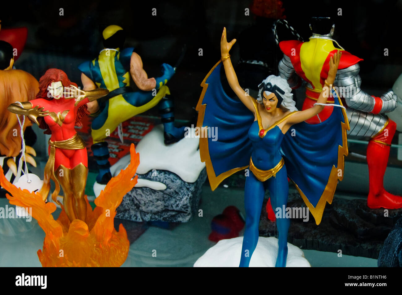 Paris-Comic-Buch speichern im Quartier Latin mit Action-Figuren. Stockfoto