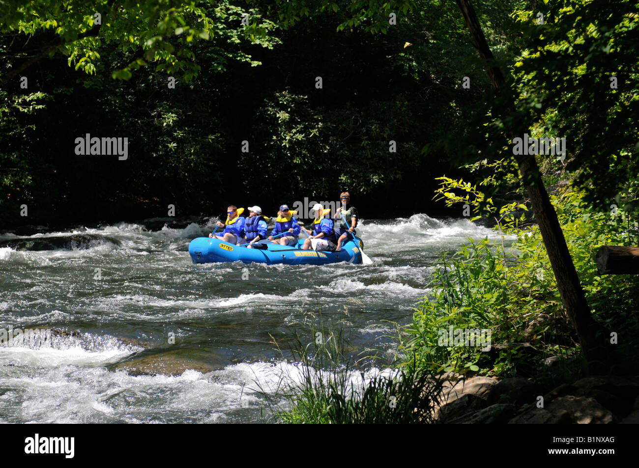 Eine Gruppe River-rafting auf dem Nantahala Fluss in Nord-Carolina, Vereinigte Staaten von Amerika. Stockfoto
