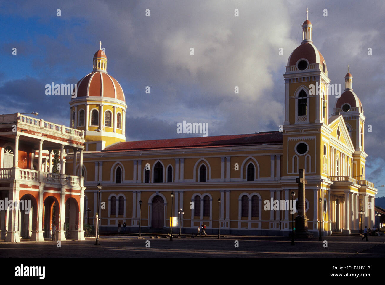 Restaurierte spanische koloniale Kathedrale in Granada, Nicaragua Stockfoto