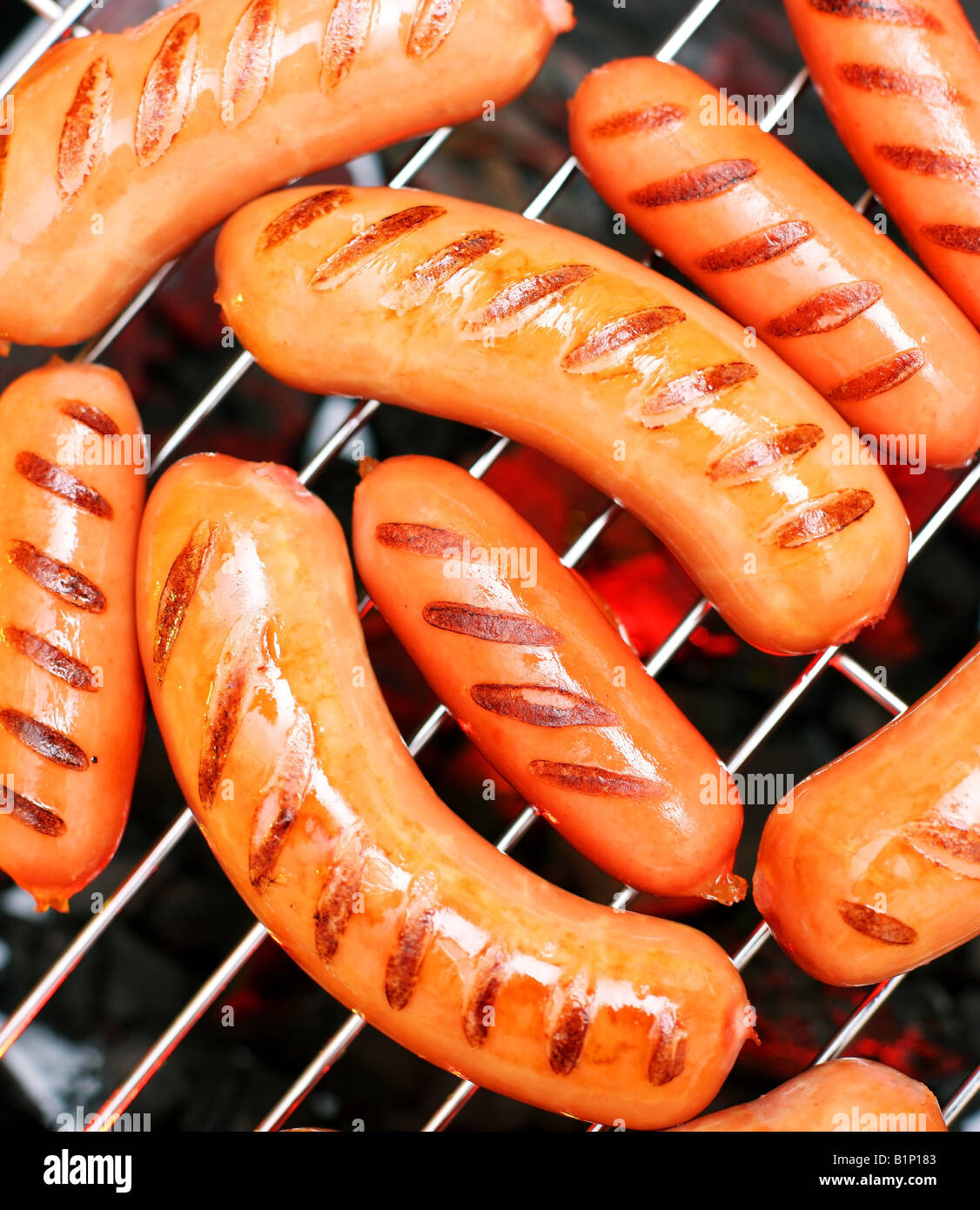 Wurst-Objekt auf einem weißen Hintergrund Fleisch Stockfoto