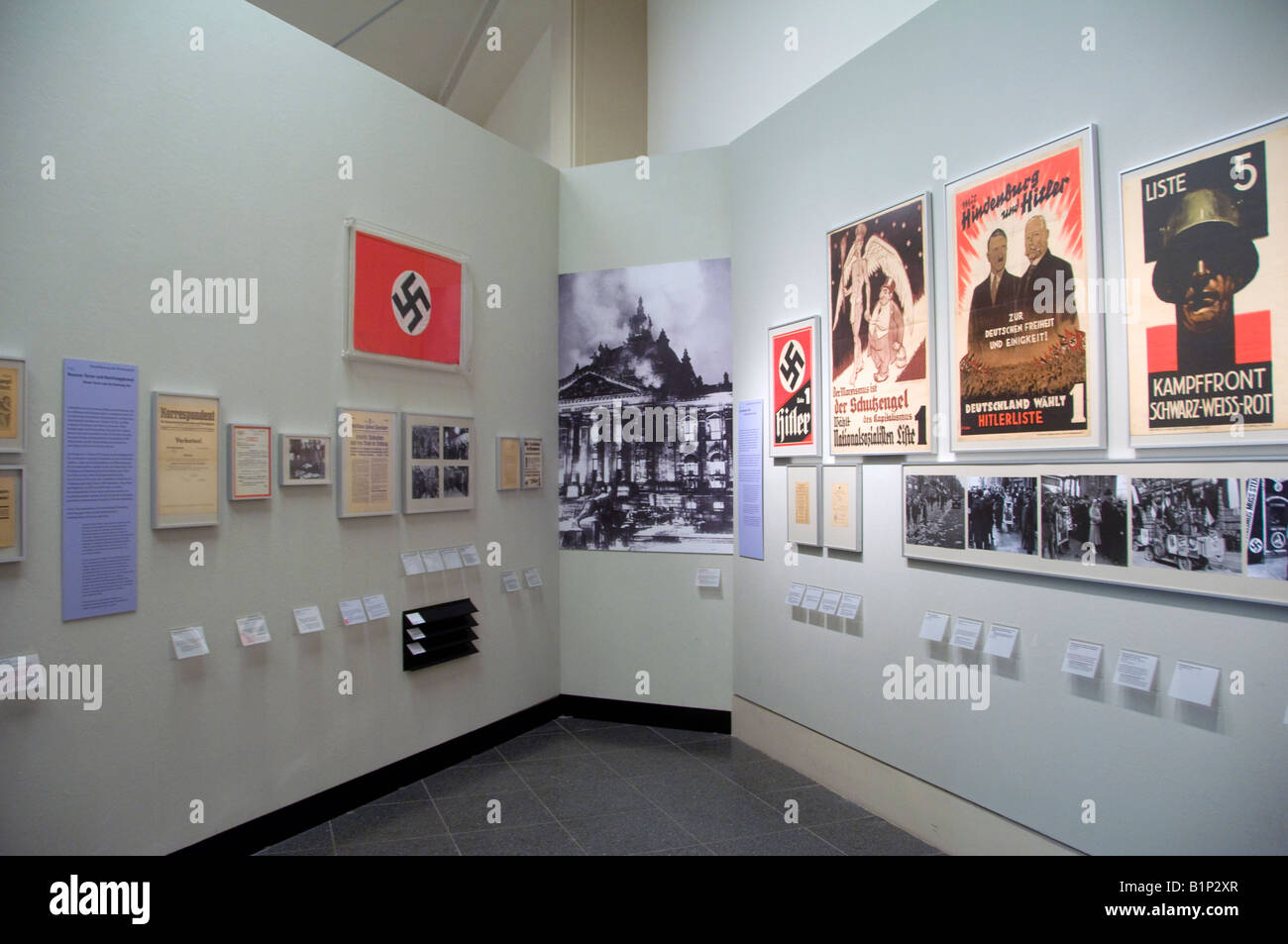 Ausstellung im DHM Deutsches Historisches Museum Zeughaus deutschen historischen Museum Berlin Deutschlands Mitte Viertel Stockfoto