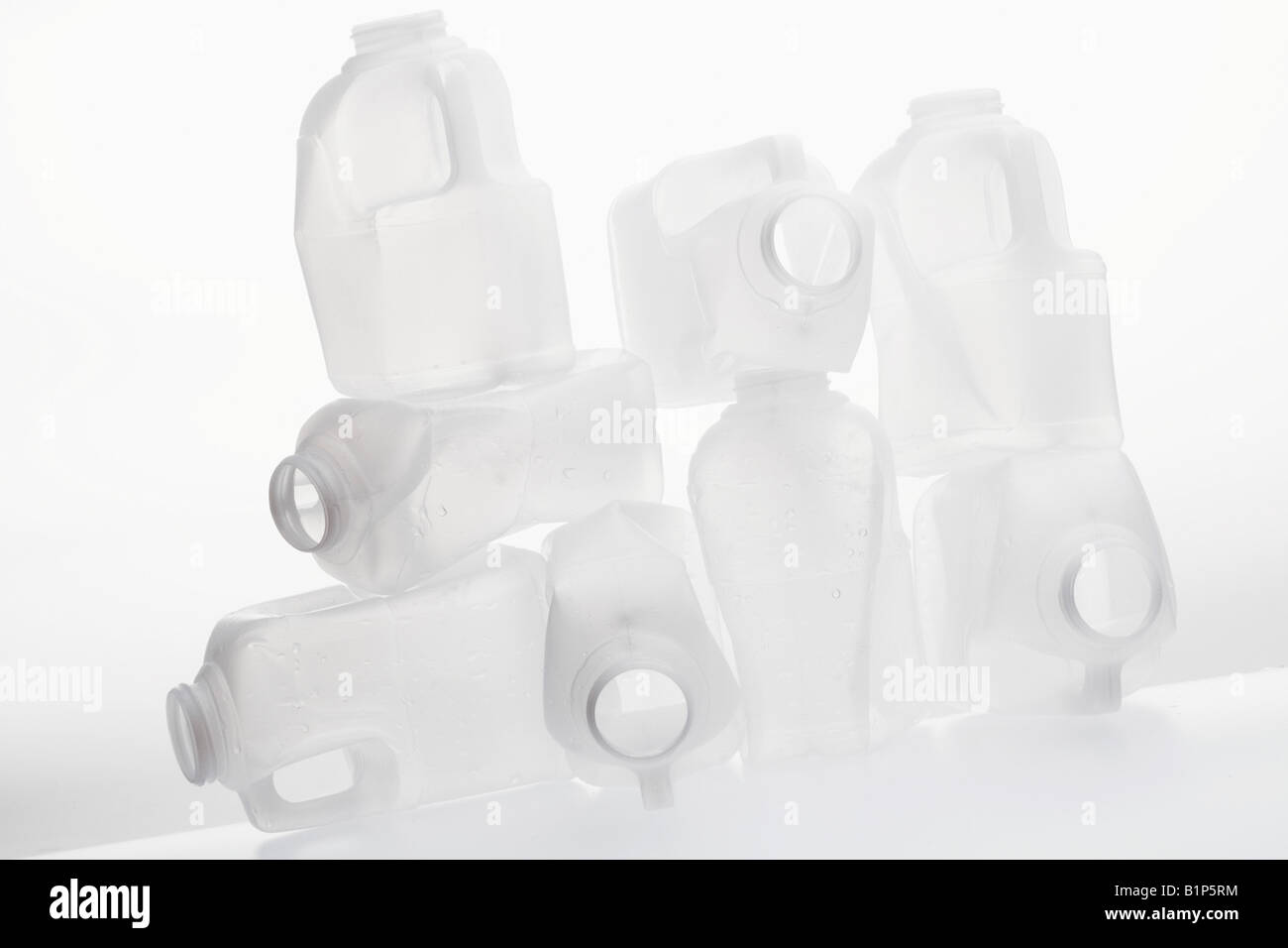 Leere Kunststoff Milchflaschen Stockfoto