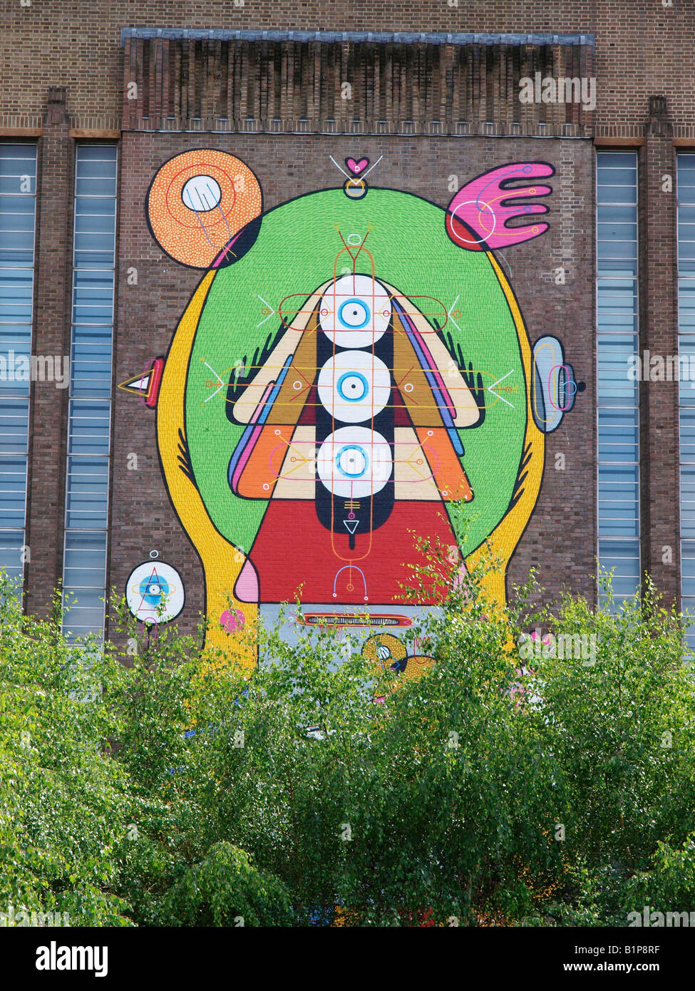 Graffiti-Kunstwerk von Sixeart gemalt auf der Tate Modern, London Stockfoto