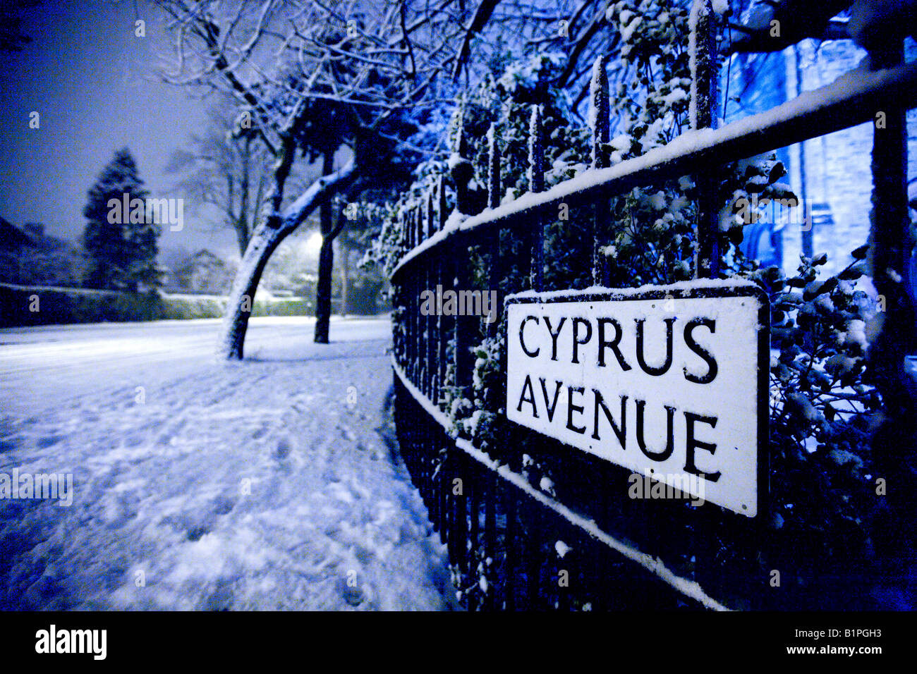 Zypern-Avenue im Schnee, East Belfast, Nordirland Stockfoto