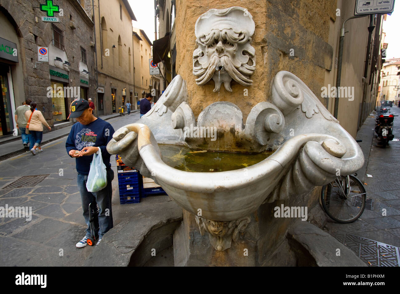 Brunnen in einer Straße von Florenz Toskana Stockfoto