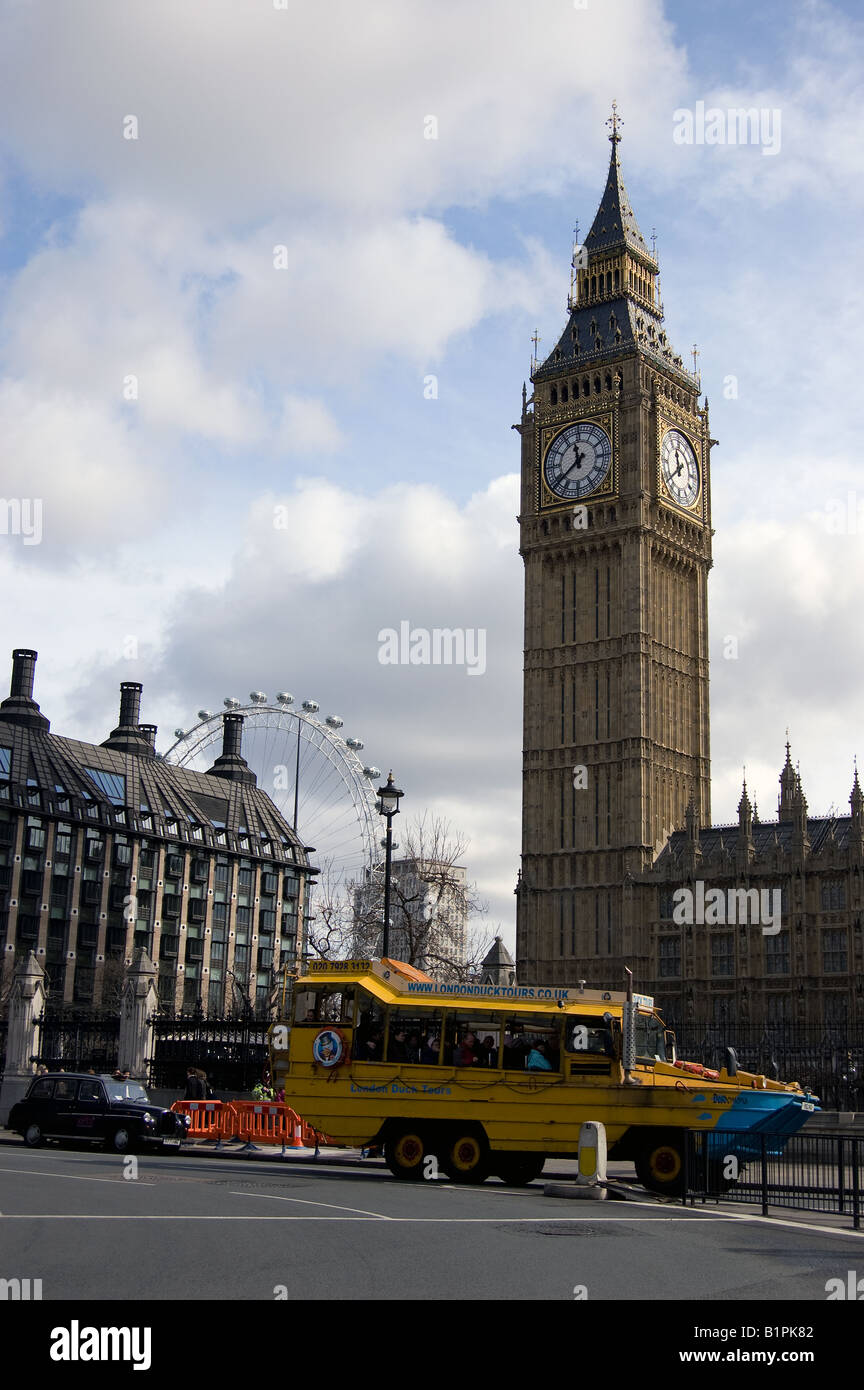 Parlament Square, Big Ben, Portcullis House, London Eye, Ducktours DUKW in Westminster Stockfoto