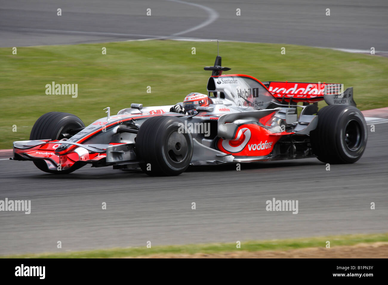 Heikki Kovalainen in der 2008 Vodafone Mclaren Mercedes um Luffield Stockfoto