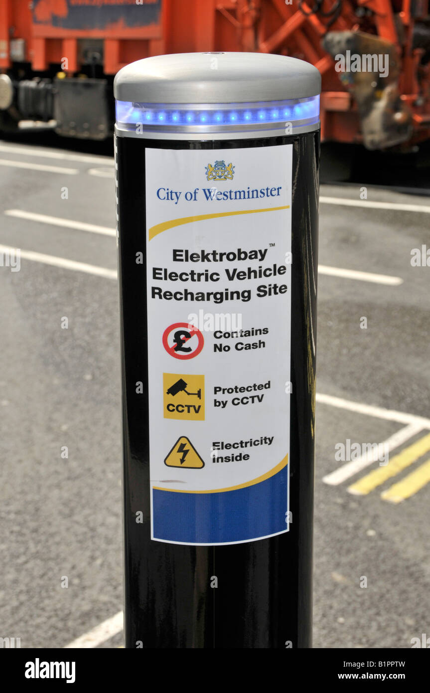 Westminster City Council Bestimmung am Straßenrand Elektrobay Elektro Fahrzeug aufladen Spalte mit speziellen Parkplatz Bucht Stockfoto