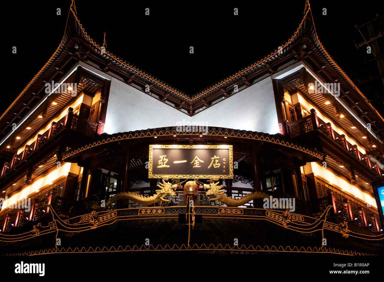 Chinesischer Stil beleuchtet Kaufhaus Gebäude in der Nähe der Yu Garten in Shanghai Stockfoto