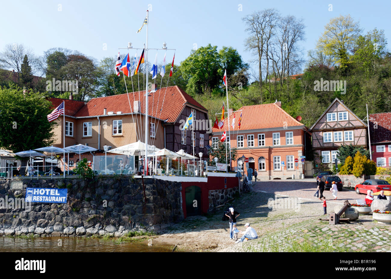 Restaurant am Ufer des Flusses Elbe in Lauenburg Stockfoto