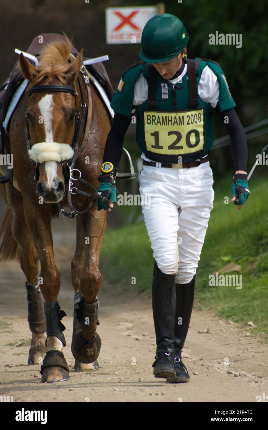 Niall Griffin entziehen sein Pferd Zeit für T Braham International Horse Trials 2008 Stockfoto