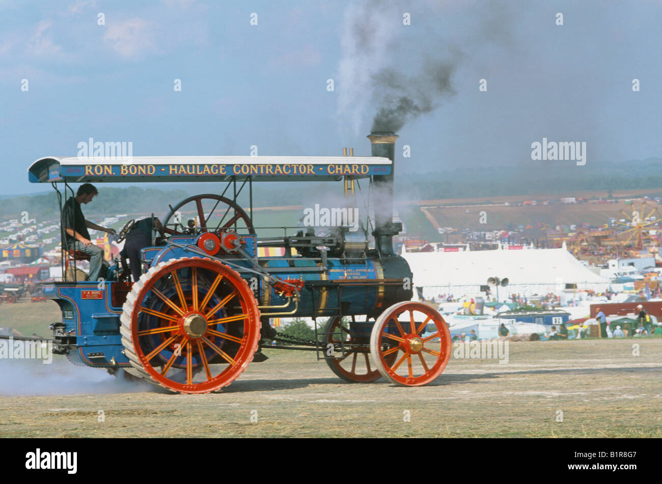 Dampfmaschine & Fahrer am Great Dorset Steam Fair. Stockfoto