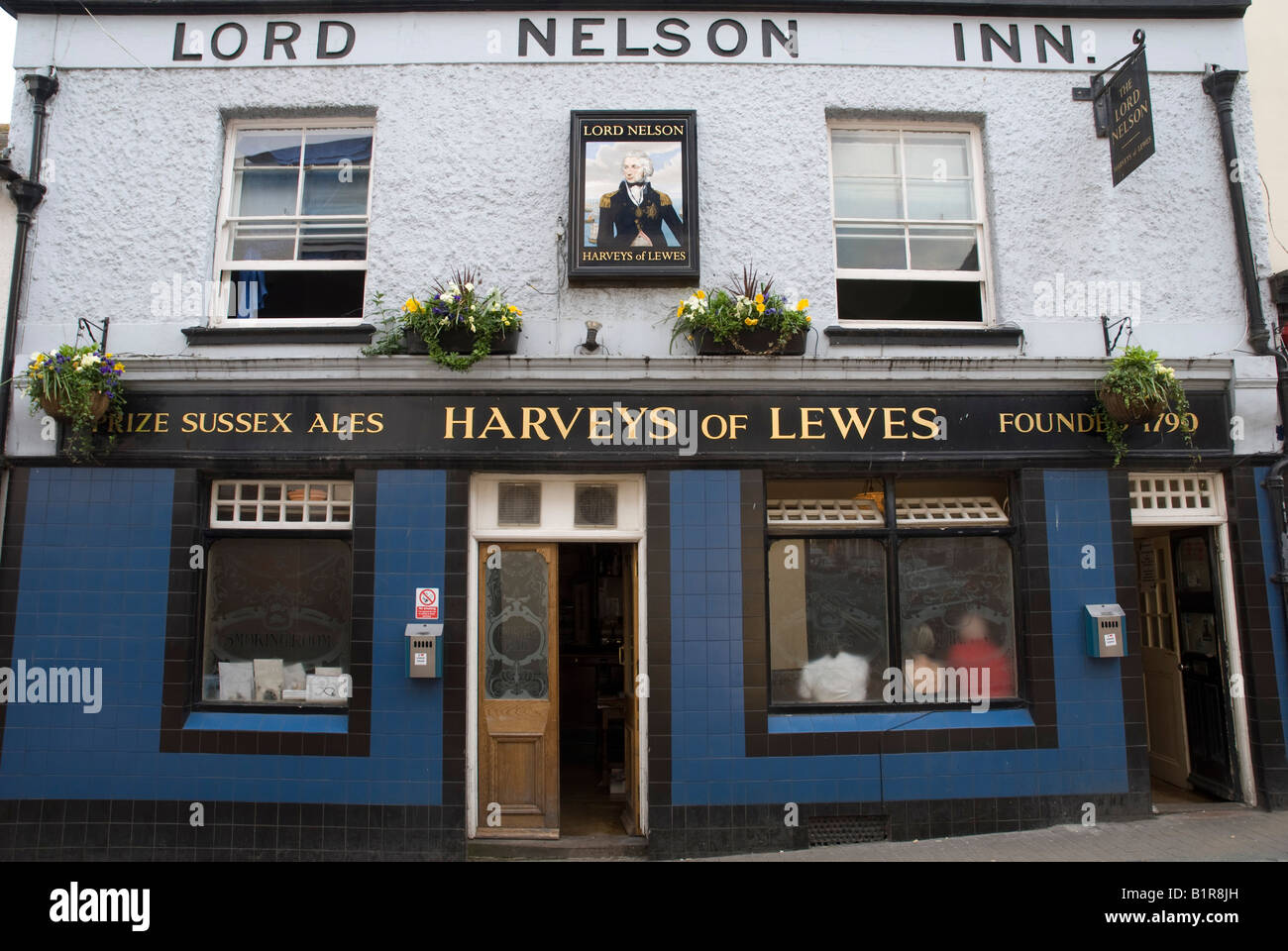 Der Lord Nelson ist eine klassische unberührte Seitenstraße lokale in der Nähe von Brighton Bahnhof auf Trafalgar St Stockfoto