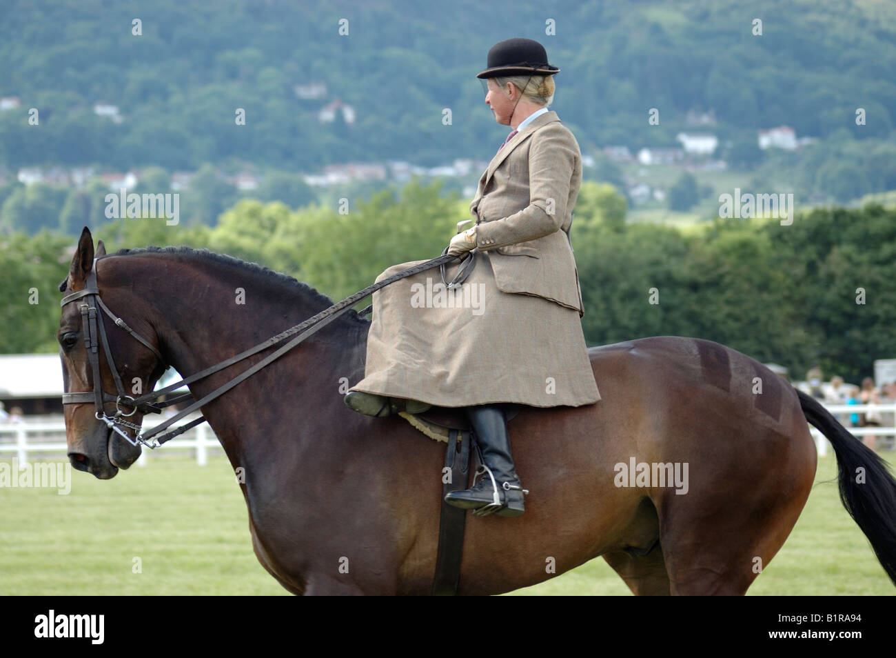 Frau Reiten Damensattel Stockfoto