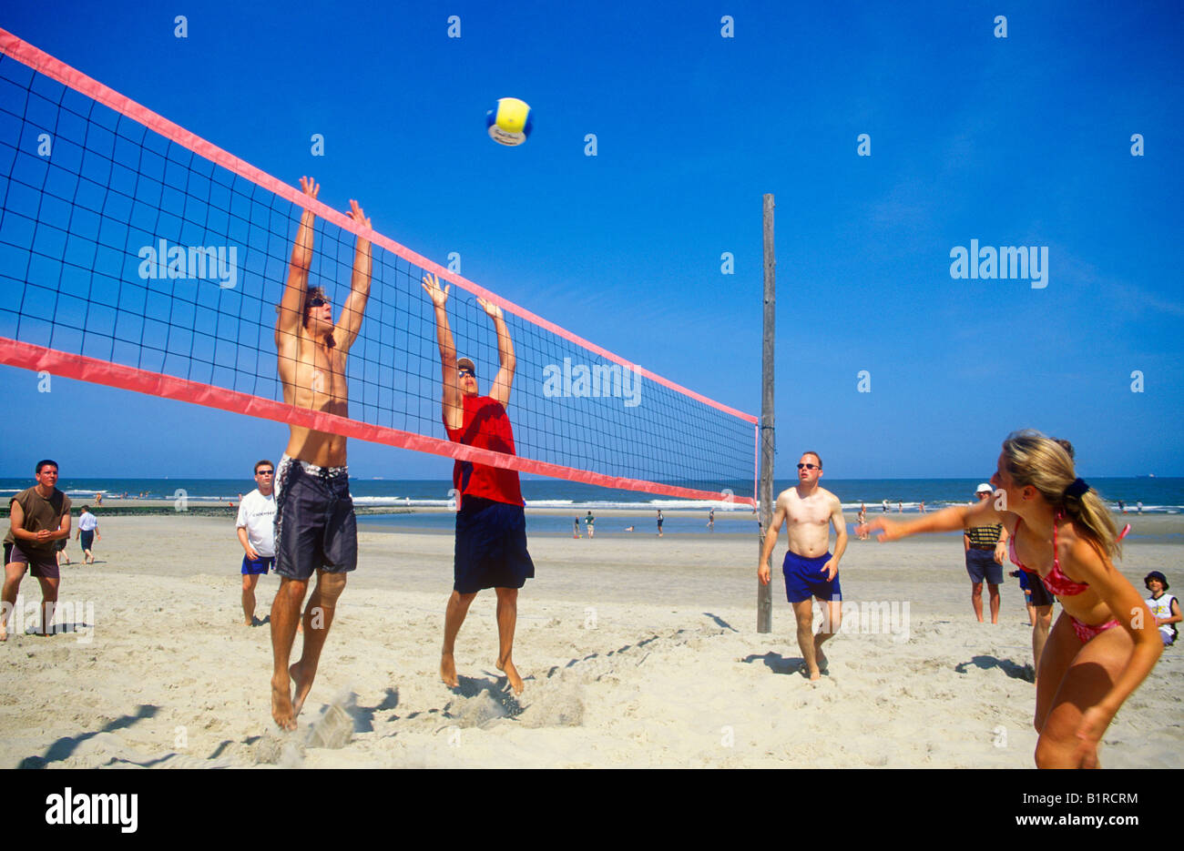 Volleyball-Spiel auf der Insel Wangerooge, Ostfriesland, Norddeutschland Stockfoto