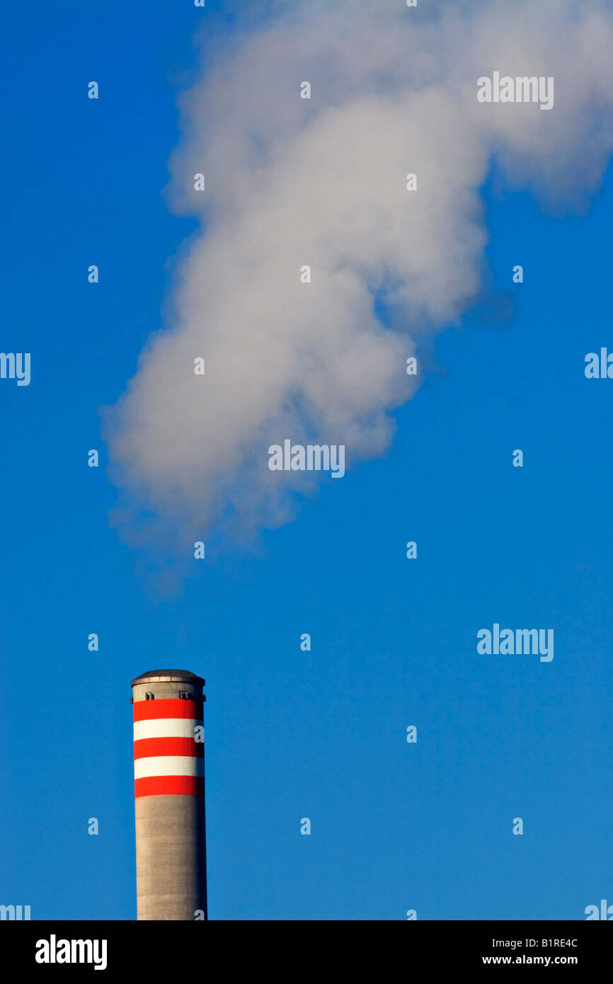 Energiewirtschaft / Electricity.The Schornstein am Newport Power Station ist aktiv. Melbourne Australien. Stockfoto