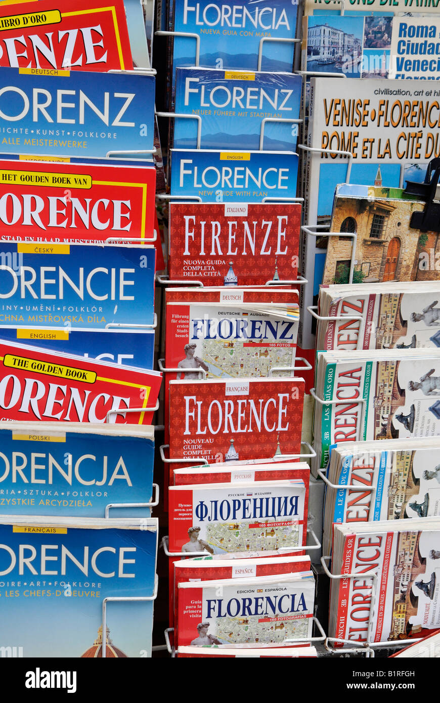 Verschiedene mehrsprachige Bücher, Reiseführer nach Florenz für Touristen, Toskana, Italien, Europa Stockfoto
