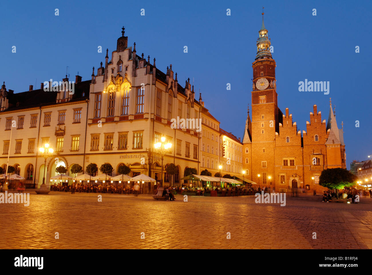 Historisches Rathaus, Sukiennice, Tuchhallen oder Tuchmacher Hall von Wroclaw Markt Platz, Breslau, Schlesien, Polen, Europa Stockfoto