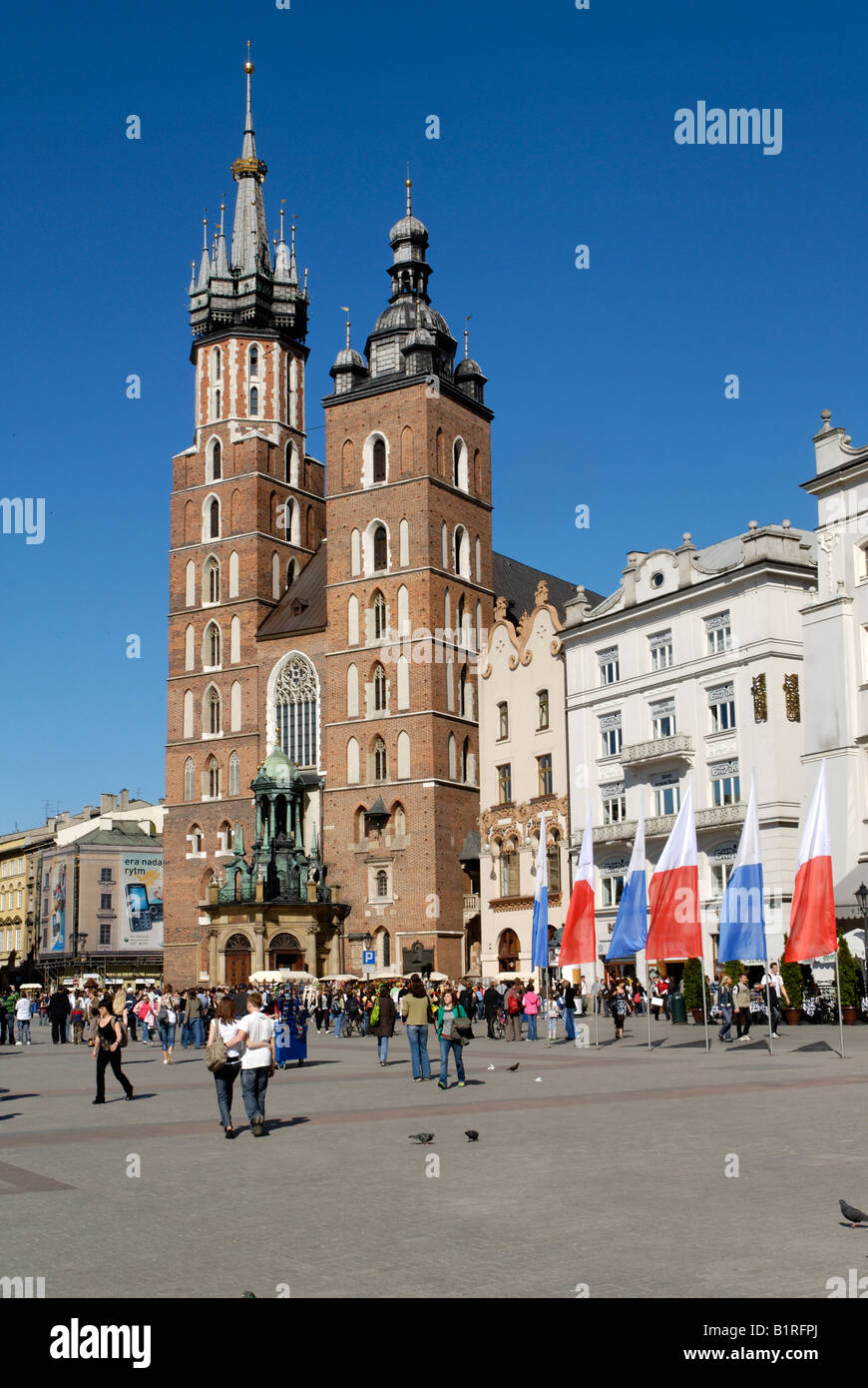 St. Marienkirche am Rynek Krakowski, Hauptmarkt, UNESCO World Heritage Site, Krakau, Polen, Europa Stockfoto