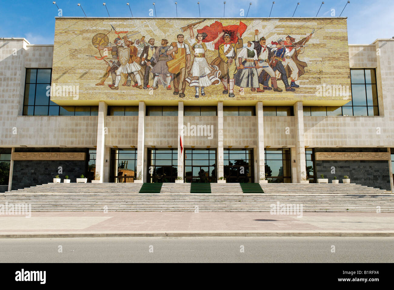 Sozialistische Propaganda und Held Mosaik auf das National Museum, Skanderbeg-Platz, Tirana, Albanien, Europa Stockfoto