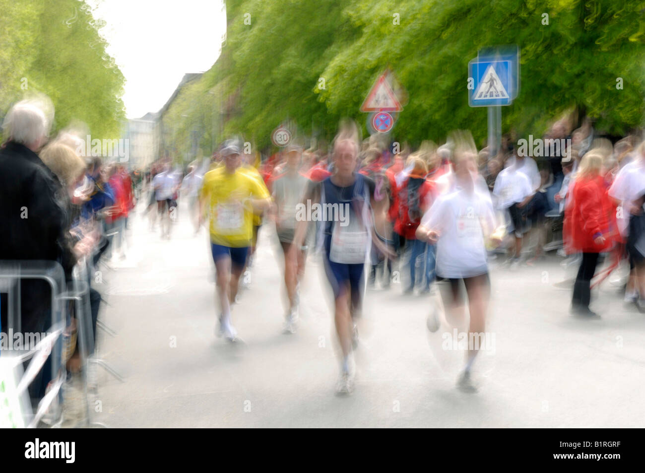 Marathon-Läufer in der Stadt Bonn, Nordrhein-Westfalen, Deutschland, Europa Stockfoto