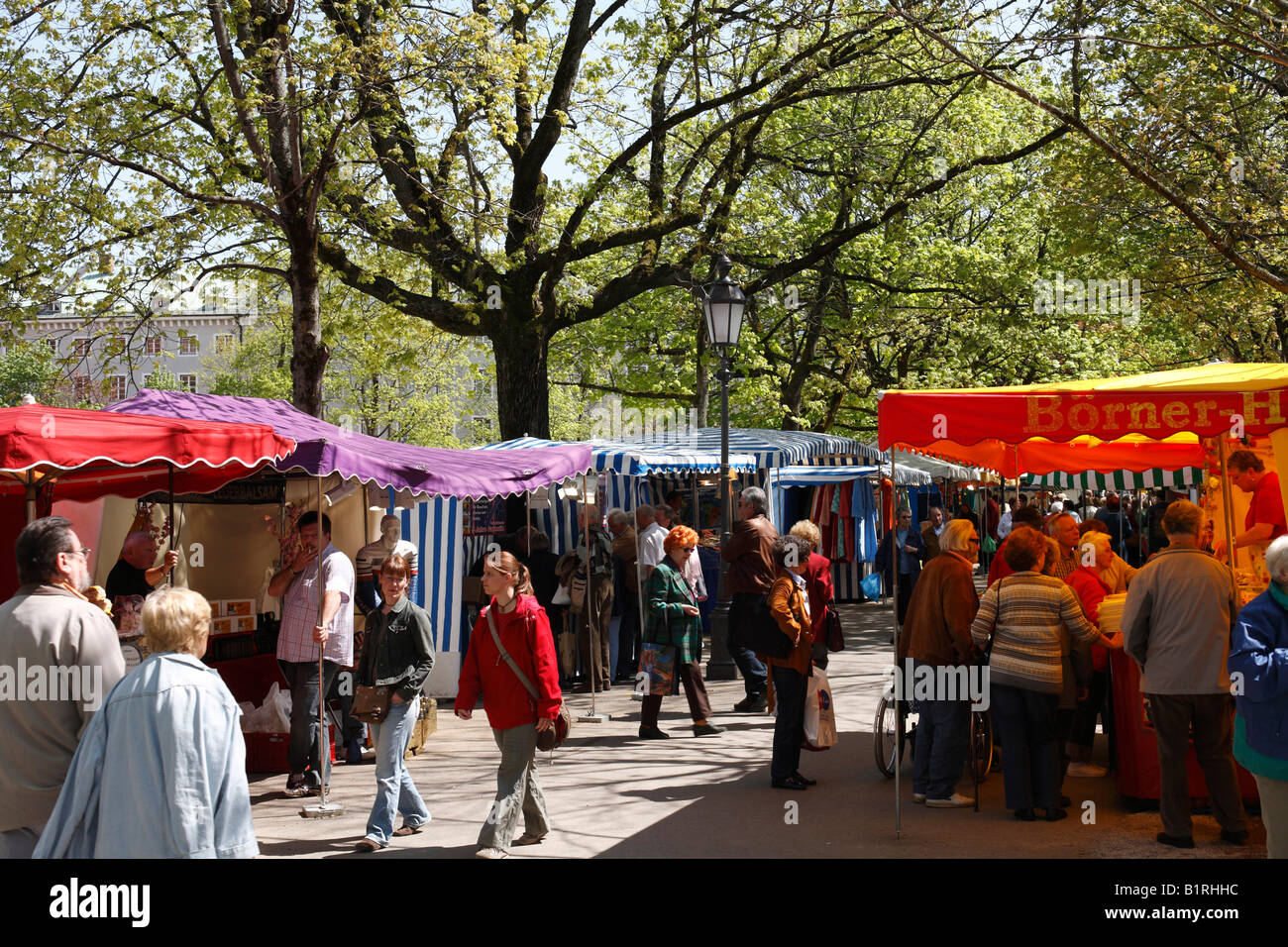 Auer Dult-Markt im Mai, Mariahilfplatz Square, München, Bayern, Deutschland, Europa Stockfoto