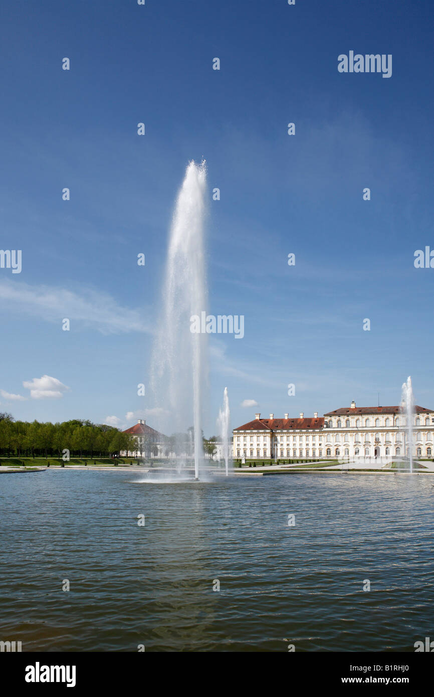 Brunnen auf dem Gelände des Schlosses Schleißheim, Oberschleißheim bei München, Oberbayern, Deutschland, Europa Stockfoto