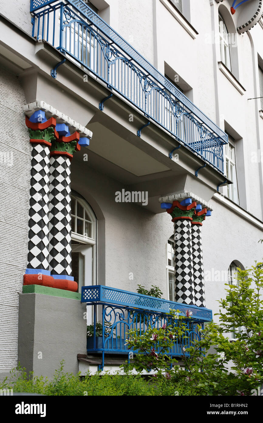 Balkon eines Jugendstil-Mehrfamilienhauses in Franz-Joseph-Straße Straße 23, Schwabing, München, Oberbayern, Deutschland, Europa Stockfoto